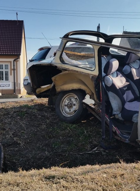 Nehoda Trabant s policajným autom 