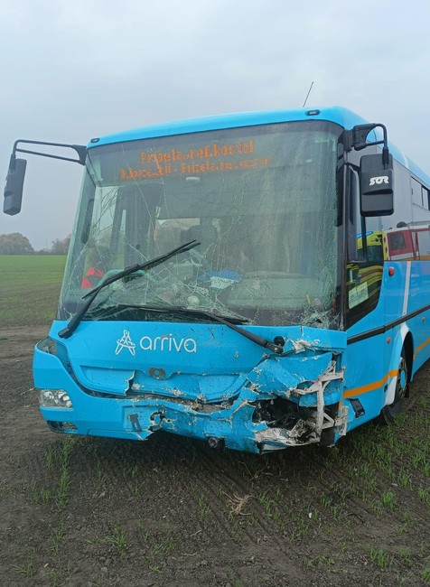 Zrážka auto autobus
