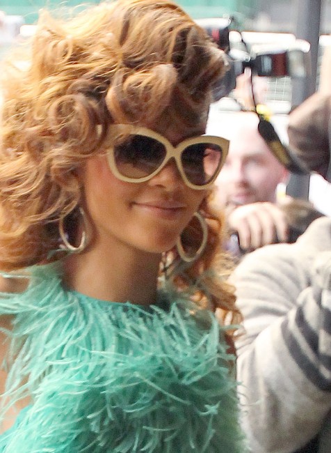 Rihanna sa pýšila cudzím perím 4