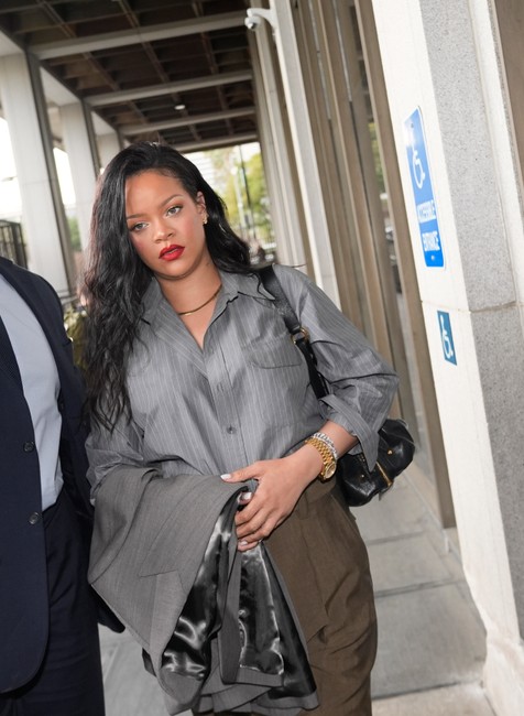 Rihanna na súde po streľbe na jej dom