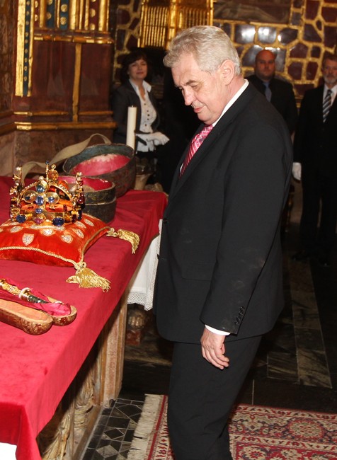 Zeman český prezident korunovačné klenoty 4