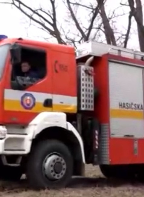 Hasiči mali nezvyčajný zásah. Z potoka vyťahovali uviaznutú kobylu