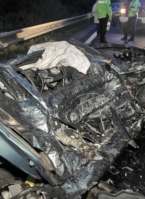 Pri zrážke nákladiakov s autom vyhasol život len 18-ročného muža.