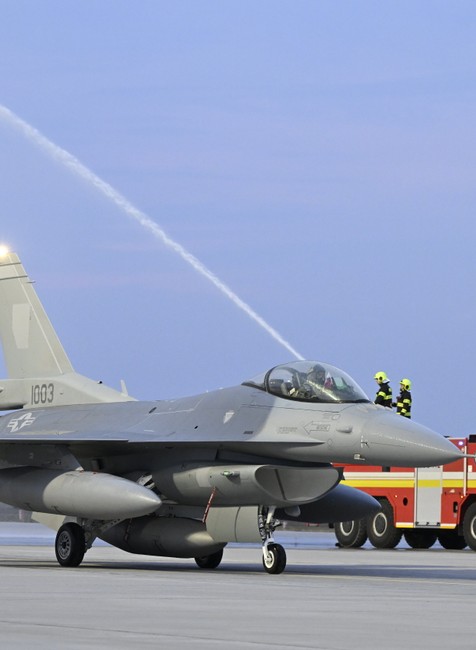 Ceremoniál pri príležitosti príletu dvoch slovenských stíhačiek F-16