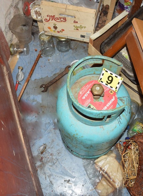 Vnuk zaútočil na babku, pustil plyn a odišiel 