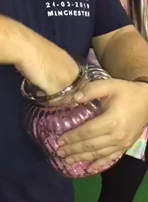 Slovenské deti žiarili šťastím. Mikuláš na ne nezabudol ani v Anglicku