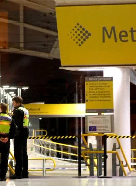 Muž dobodal troch ľudí. Kým budete bombardovať cudzie krajiny, tieto útoky neprestanú, kričal