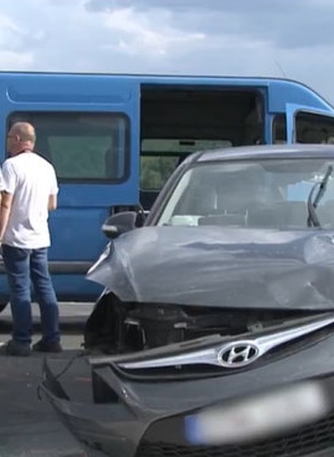 Havarovala dodávka s väzňami.