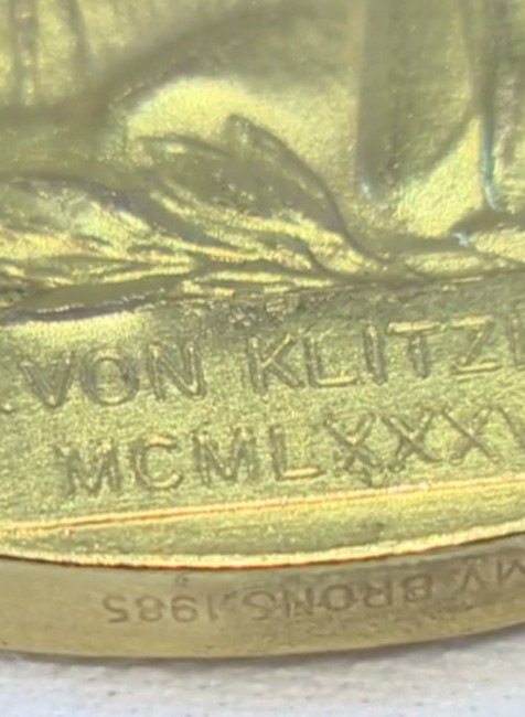 Slovensko sa dočkalo Nobelovej ceny. Priniesol ju fyzik, ktorý mení pohľad na základné fyzikálne jednotky