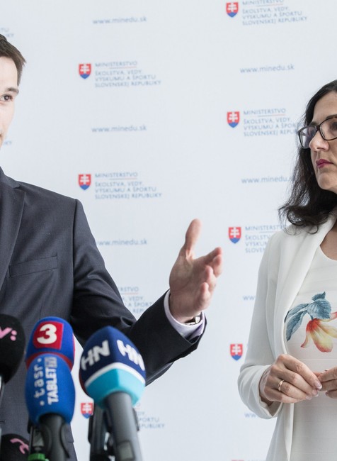 Ministerka Lubyová s predsedom študentskej rady Lovászom 