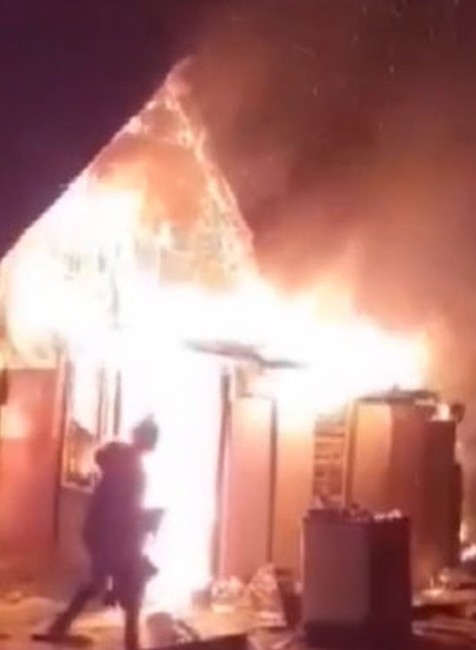 Rodina ostala bez strechy nad hlavou.