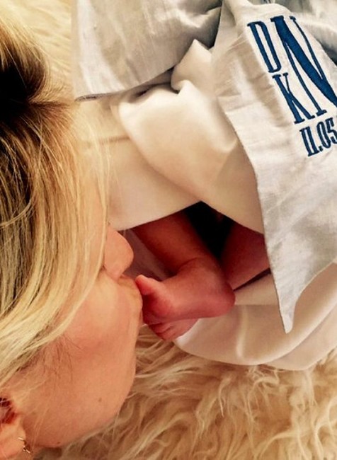 Karolína Kurková so synčekom