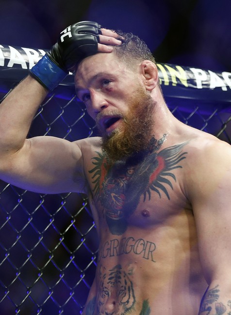 Škandál v Las Vegas. Šampión Nurmagomedov zdolal McGregora, ale opasku sa nedočkal