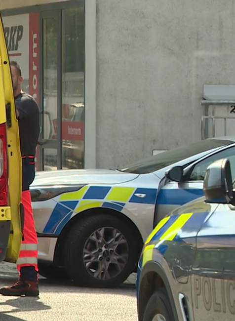 V Záhorskej Bystrici došlo k útoku na zastávke. Muž mal pri sebe zbraň