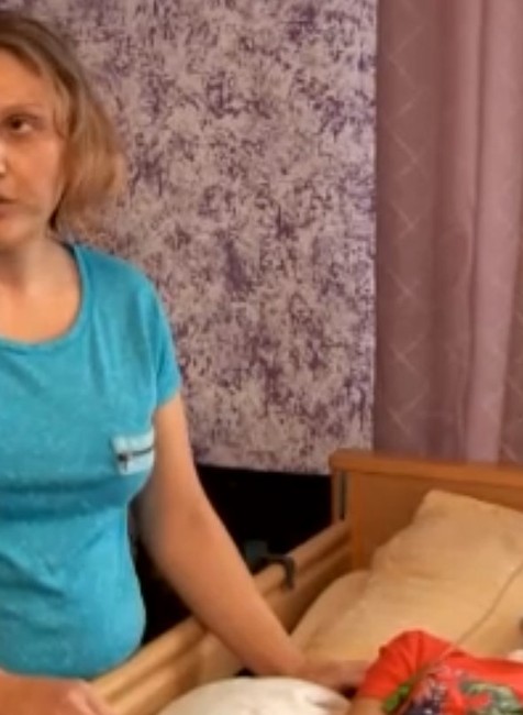 Chlapec po zásahu bleskom upadol do bdelej kómy. Rodičia sa odmietajú vzdať