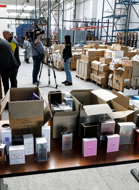 Bratislava FS falzifikáty parfumy zachytenie médiá fejkove parfumy (3)