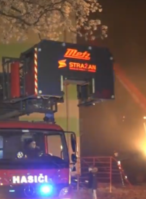 Do bytovky v Svite narazila plošina