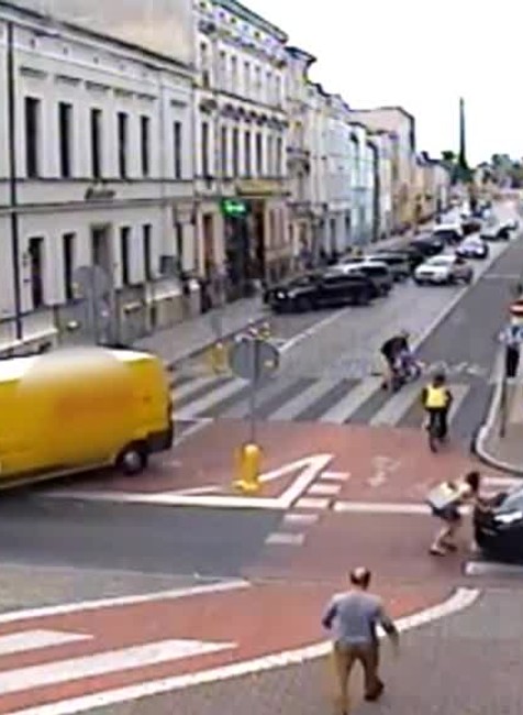 Agresívny vodič napadol ženu na priechode. Snažil sa ju dokonca zraziť