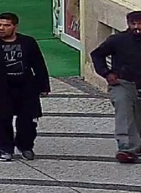 neznámi muži zachytení bezpečnostnou kamerou 