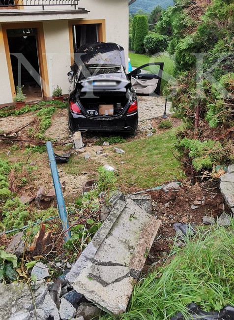 Opitý mladík narazil do rodinného domu v Banskej Bystrici