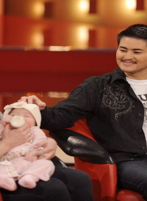 tehotny muž thomas s dcerkou a manzelkou