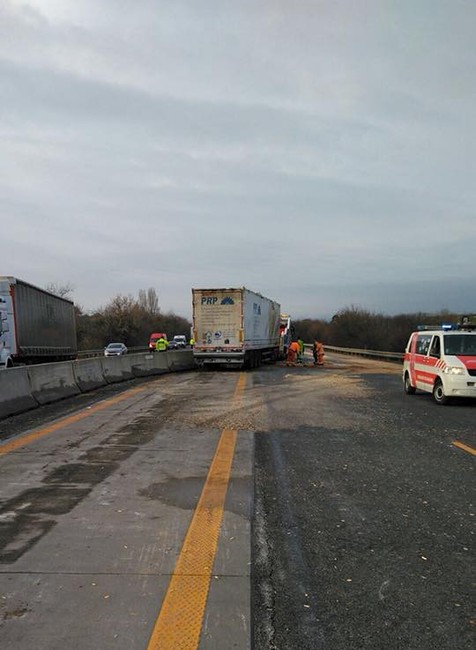 Nehoda, D1, kamión, dodávky