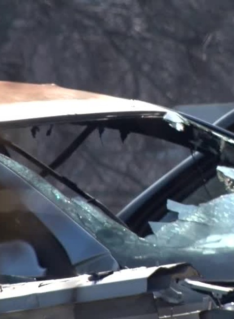 Policajti prehľadali viaceré budovy. Pri razii zatkli majiteľa autoservisu