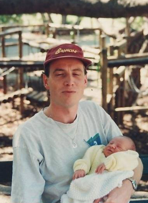 Simon Dorante-Day na archívnej fotke so synom