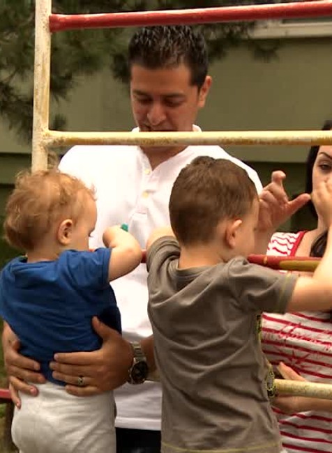 [multi] Mohamedovi a Ľubomíre zostávajú už len dva týždne na opustenie Slovenska. Dôvod vyhostenia stále nevedia 883