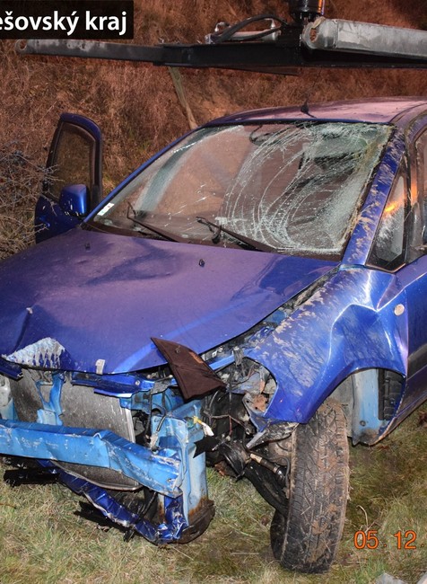 Opitý vodič prežil pád z desaťmetrovej výšky