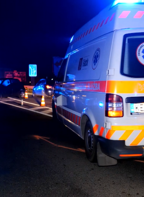 Na rovnom úseku v Bytči došlo k čelnej zrážke. V protismere sa náhle zjavilo protiidúce auto 