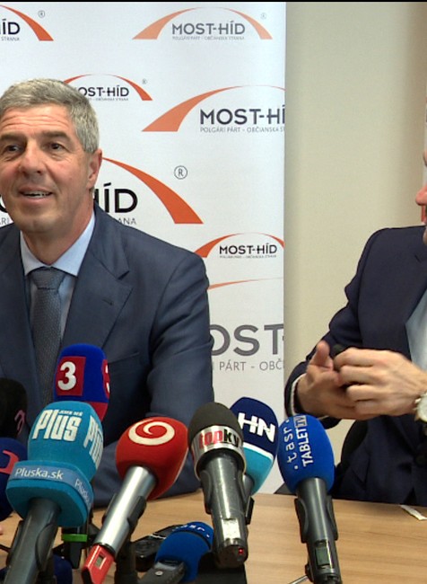 Pellegrini na tlačovke s Bugárom - špáradlo