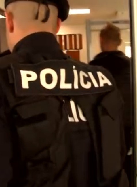 Policajti chytili sprejera. Sloboda, rovnosť a bratstvo ho dostalo pred súd