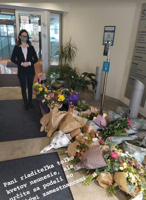 Riaditeľka ŠÚKL s kvetmi