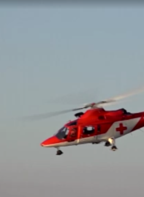 Jeden mŕtvy, traja ťažko a traja ľahko zranení. Toto je výsledok zrážky troch áut