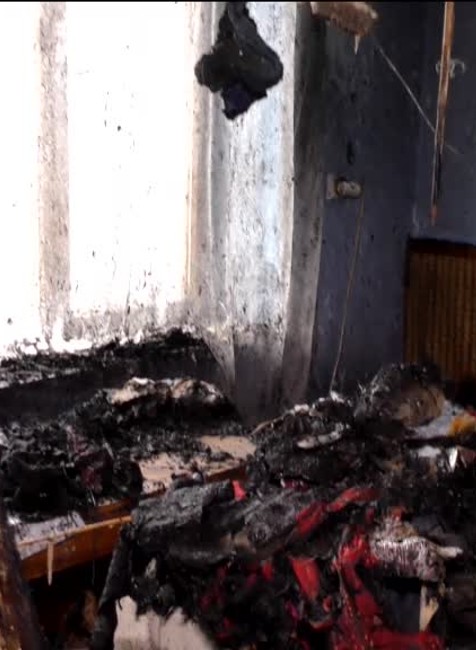 Ostali mu len oči pre plač. Ničivý oheň zobral mužovi takmer všetko