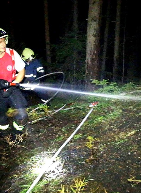 Nocny poziar hasic slovenska lupca1