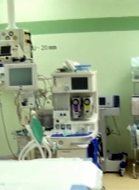 Bitka pre fľašu alebo preberanie z delíria? Mladík skončil v bezvedomí v nemocnici