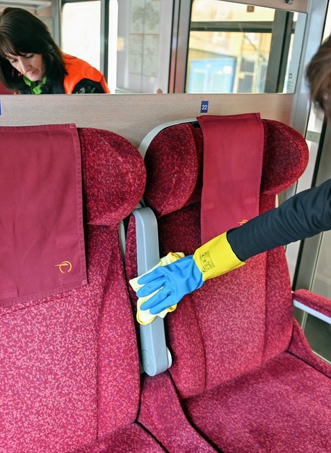 Narodný dopravca čistí svoje vozidlá nad rámec bežného upratovania 1