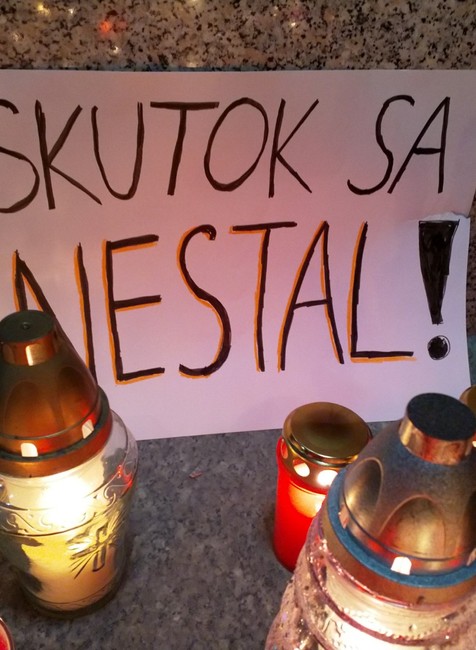 Zapálenie sviečok pre Lučanského