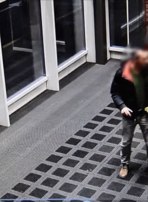 Policajti vyšetrujú krádež. Podozrivá je žena na invalidnom vozíku