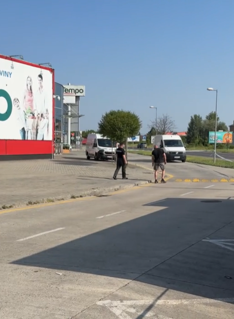 Poškodený bankomat