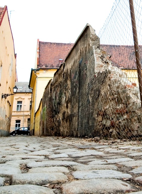 Bratislava padnutý múr Lýcejná ulica