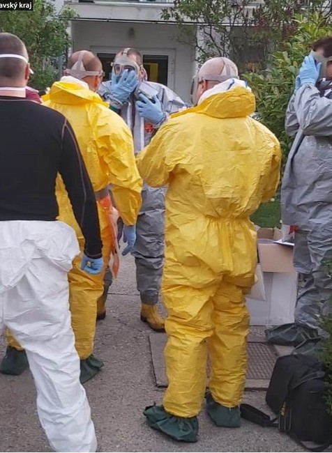 Polícia vstúpila na pôdu Domova sociálnych služieb v Pezinku. Zriadili tam výsluchovú miestnosť 