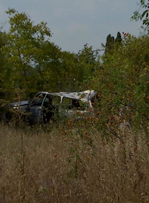 muž nezvládol pravotočivú zákrutu a riadenie svojho auta 