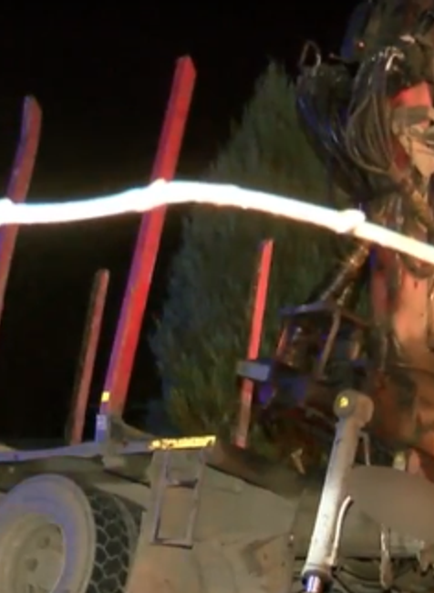 Vodičovi nákladiaku sa počas jazdy uvoľnila hydraulická ruka. Ničila všetko, čo jej stalo v ceste