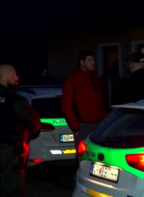 [multi] Naháňali auto 16846