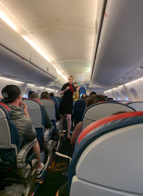 Lietadlo sa trikrát rútilo k zemi. Stačilo málo a let by skončil tragédiou