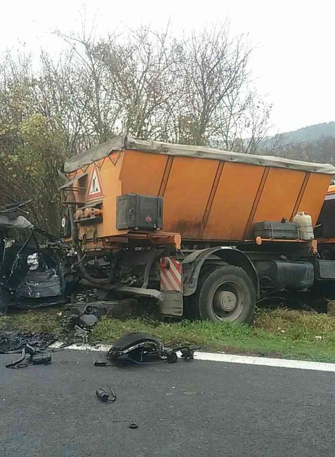 Zrážka vozidiel sa skončila tragédiou. O život prišiel jeden z vodičov