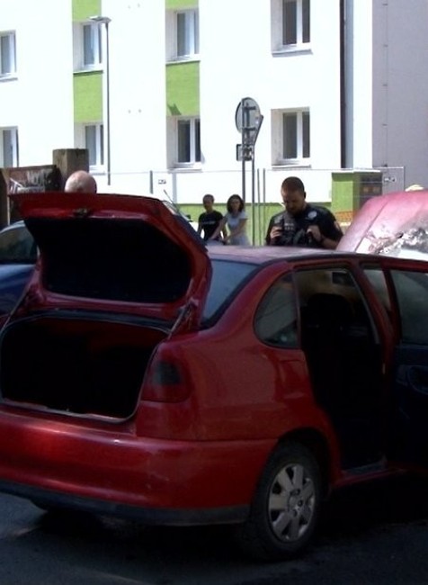 zhorené auto po uhasení 